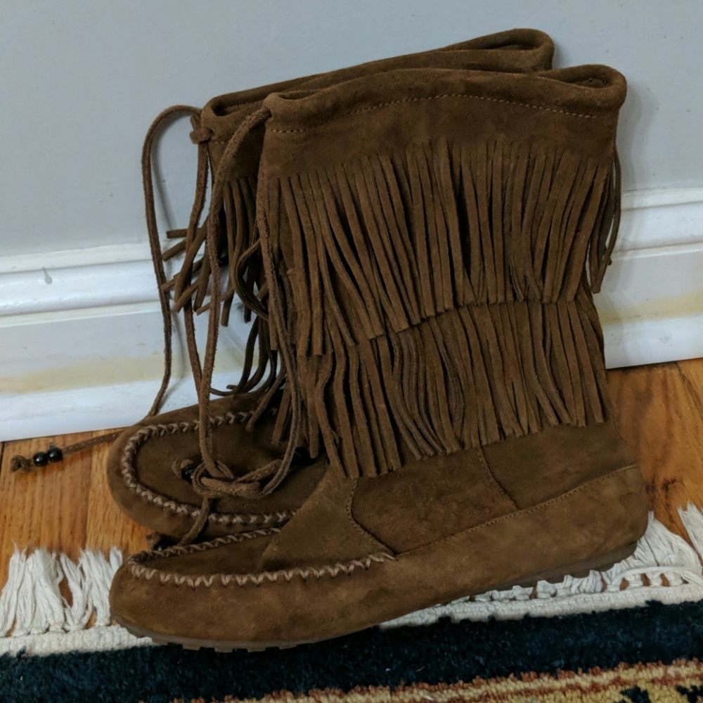 Minnetonka mocassin fringe boots